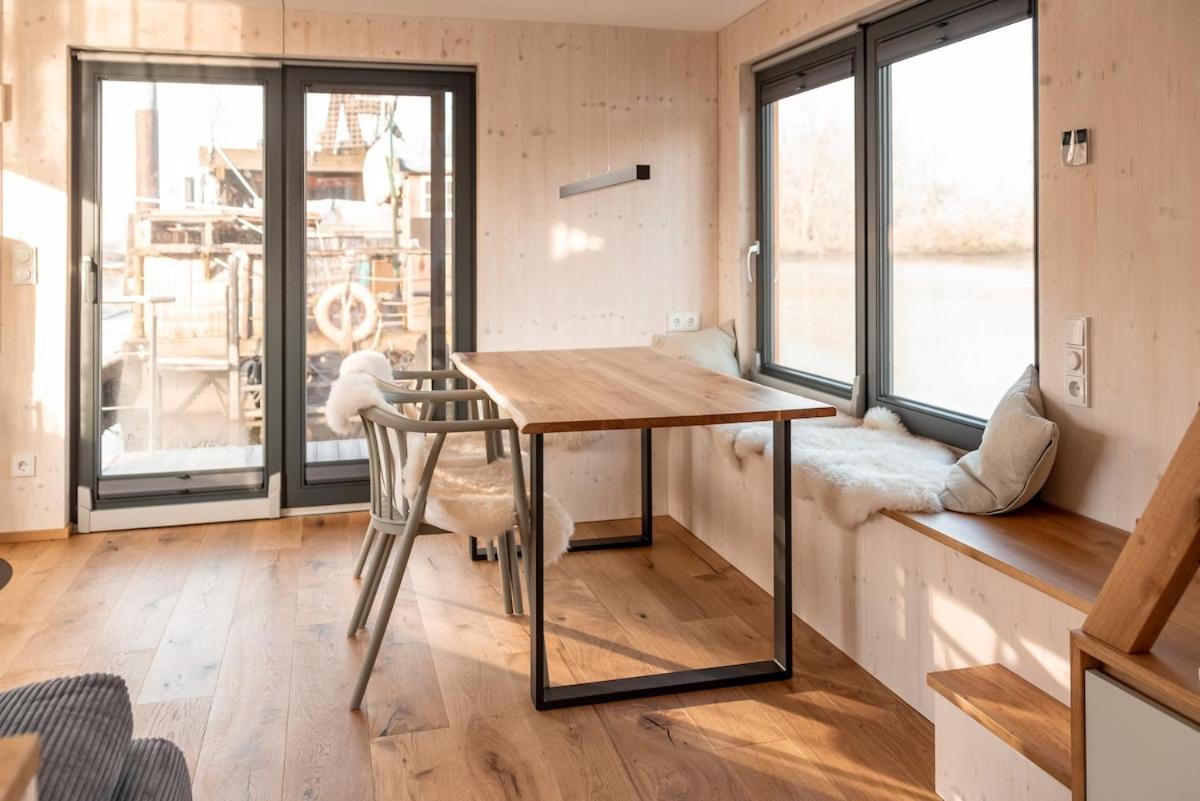 Geraeumige, Hochwertiges Hausboot Petite Mit Kamin * Hamburg