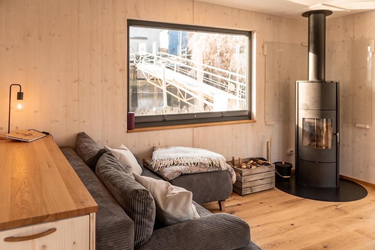 Geraeumige, Hochwertiges Hausboot Petite Mit Kamin * Hamburg